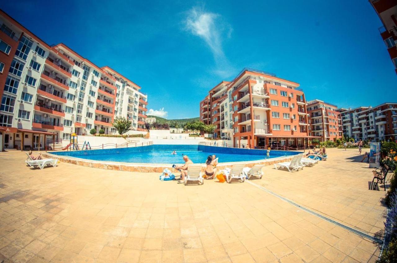 Beautiful Apartment Right By The Sea, Sveti Vlas Buitenkant foto