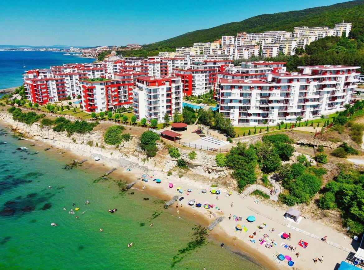Beautiful Apartment Right By The Sea, Sveti Vlas Buitenkant foto