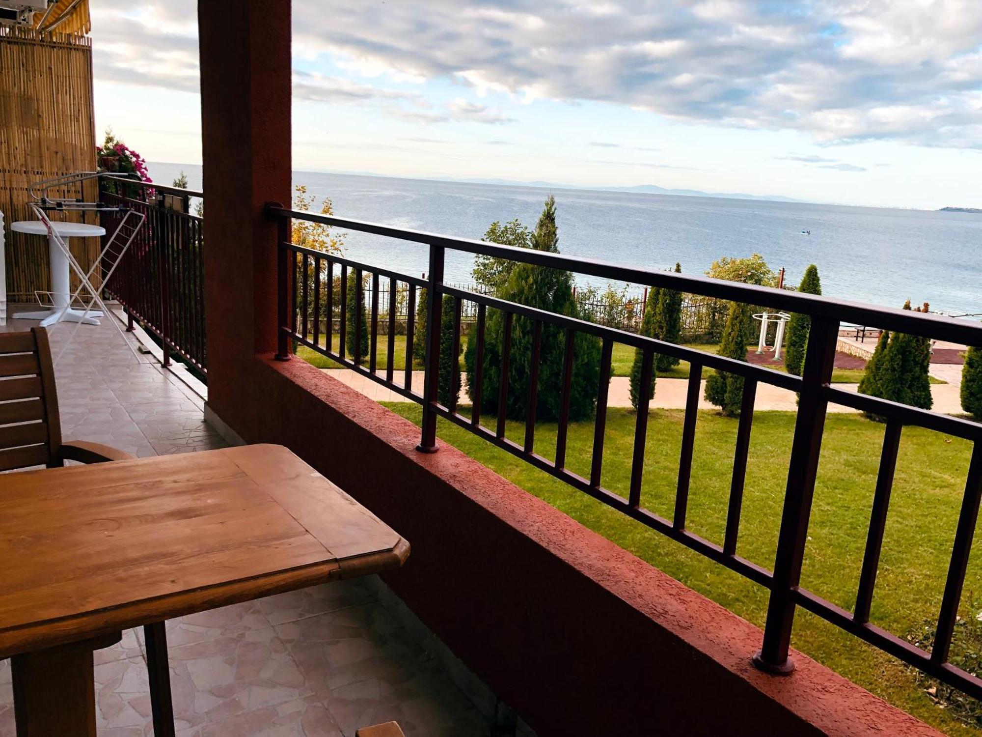 Beautiful Apartment Right By The Sea, Sveti Vlas Buitenkant foto